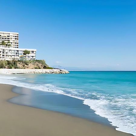 Cozy Apartment With Large Terrace Torremolinos Buitenkant foto