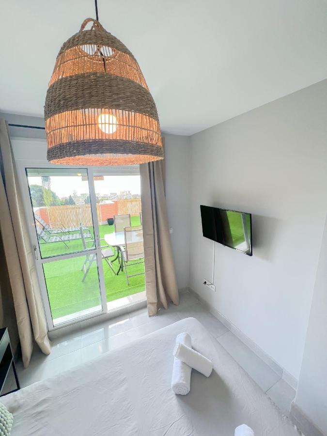 Cozy Apartment With Large Terrace Torremolinos Buitenkant foto