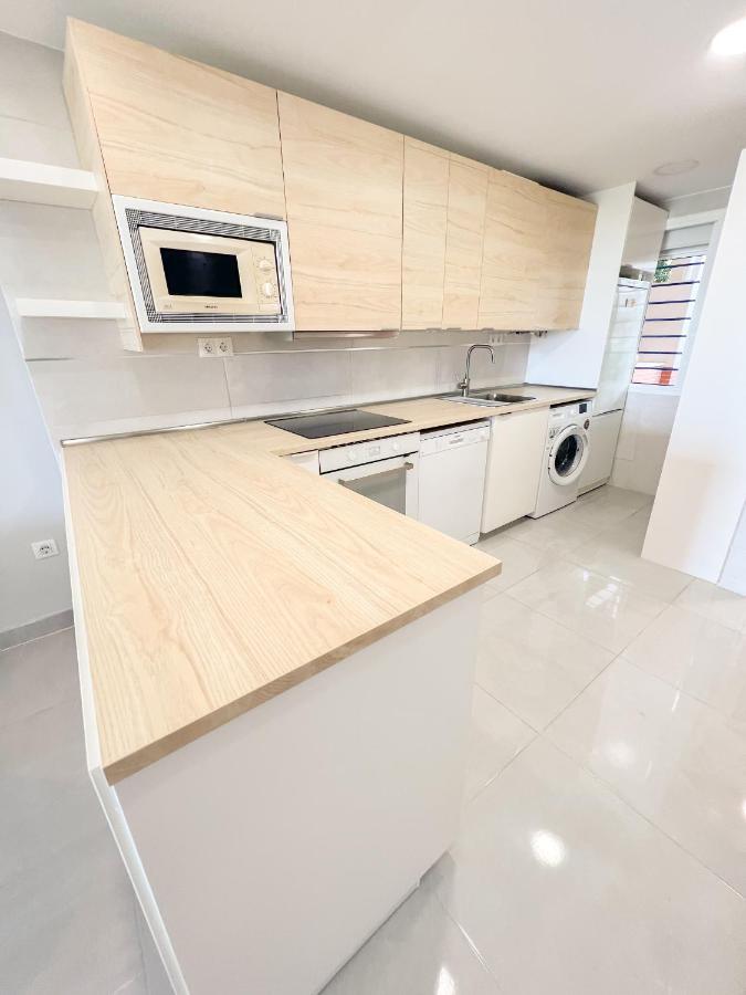 Cozy Apartment With Large Terrace Torremolinos Buitenkant foto