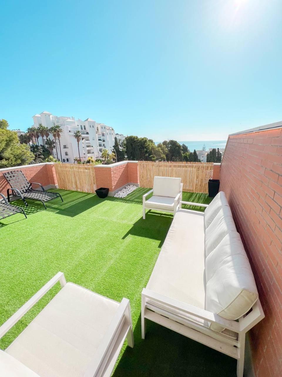 Cozy Apartment With Large Terrace Torremolinos Buitenkant foto