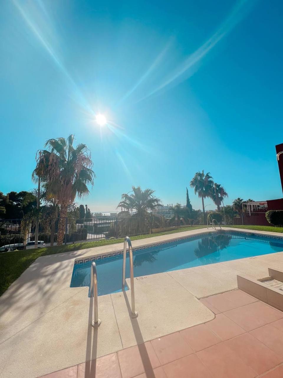 Cozy Apartment With Large Terrace Torremolinos Buitenkant foto