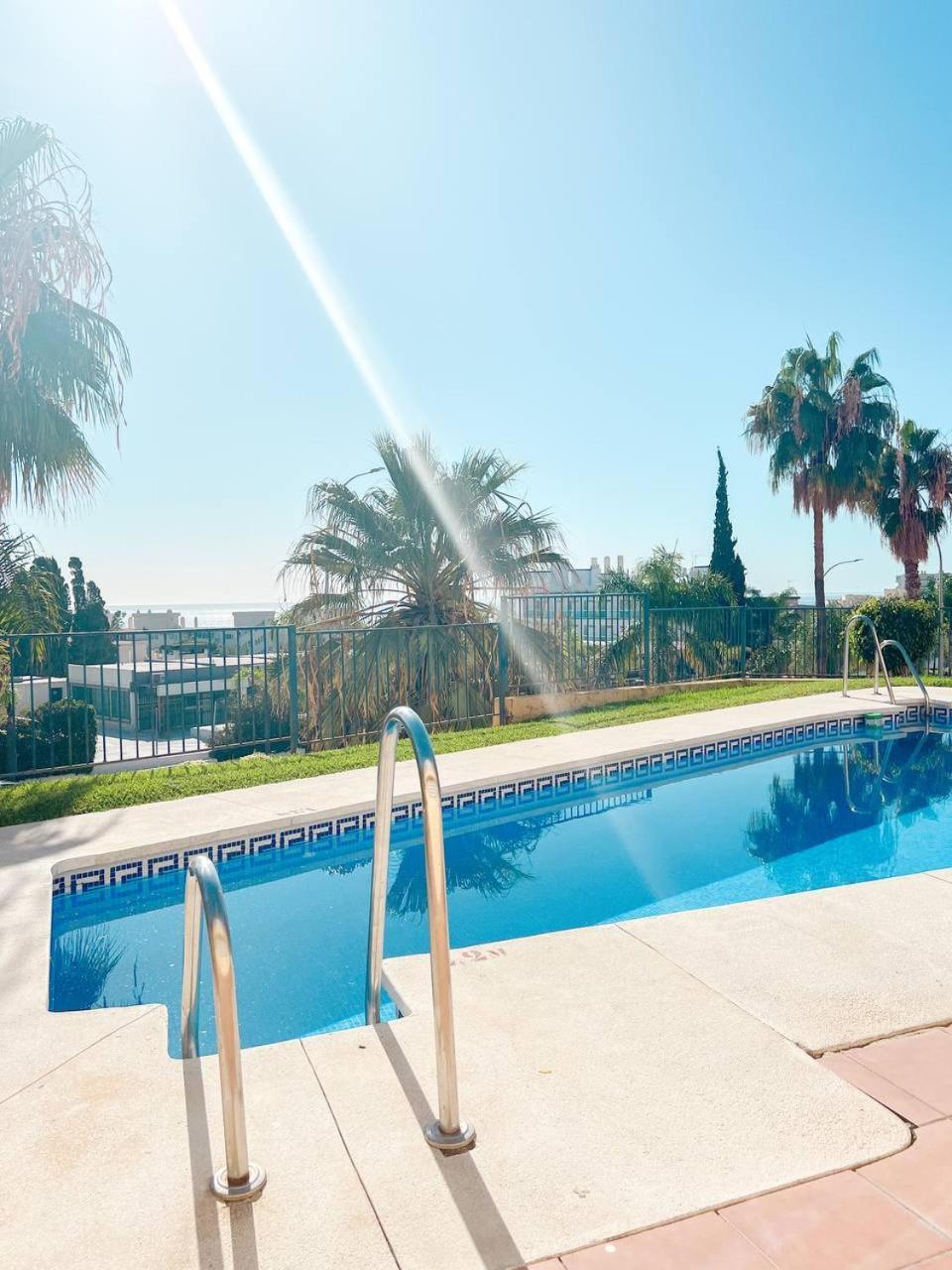 Cozy Apartment With Large Terrace Torremolinos Buitenkant foto