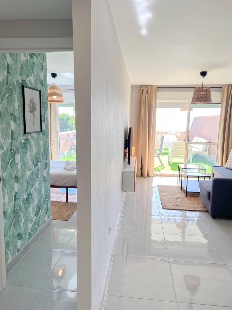 Cozy Apartment With Large Terrace Torremolinos Buitenkant foto